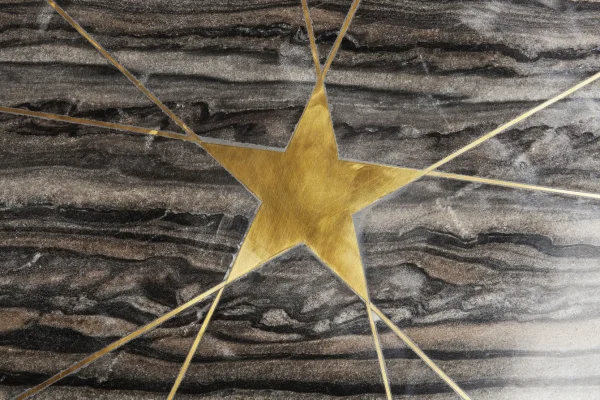 Tavolino d'appoggio Mystic Pentagon grande - KARE