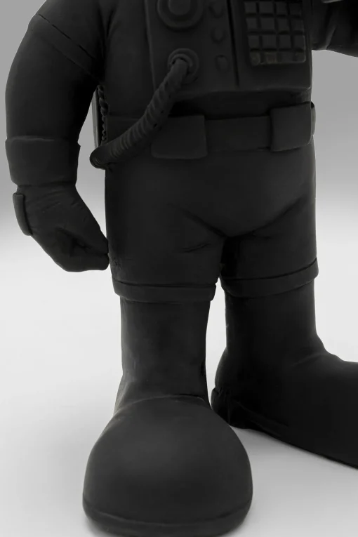 KARE Design Figura decorativa Welcome Astronaut nero 27cm - KARE> Statuette Decorative