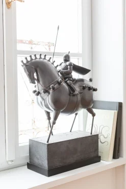 KARE Design Oggetto Decorativo Nero Knight - KARE></noscript> Statuette Decorative