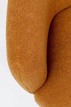 KARE Design Poltrona girevole Peony Fuzzy marrone - KARE></noscript> Poltrone