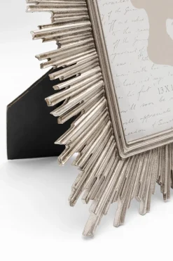 KARE Design Quadro incorniciato Beam argento 13x18cm - KARE></noscript> Portafoto