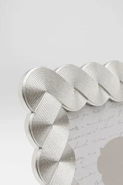 KARE Design Quadro incorniciato Chain argento 13x18cm - KARE></noscript> Portafoto